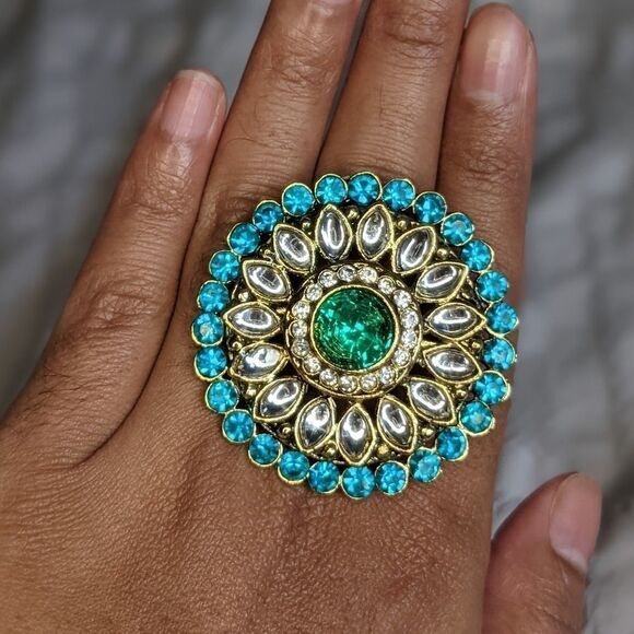 Adjustable stonework flower ring  - Picture 1 of 4